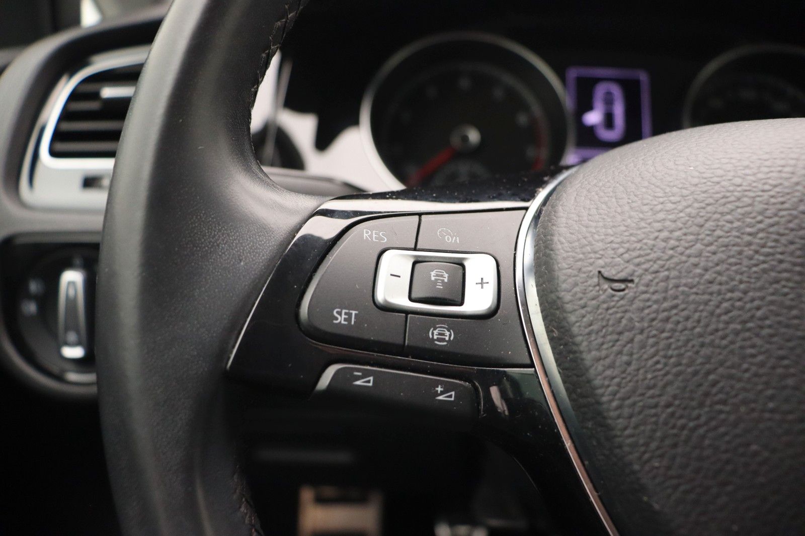 Fahrzeugabbildung Volkswagen Golf VII 1.0 Lim. Join