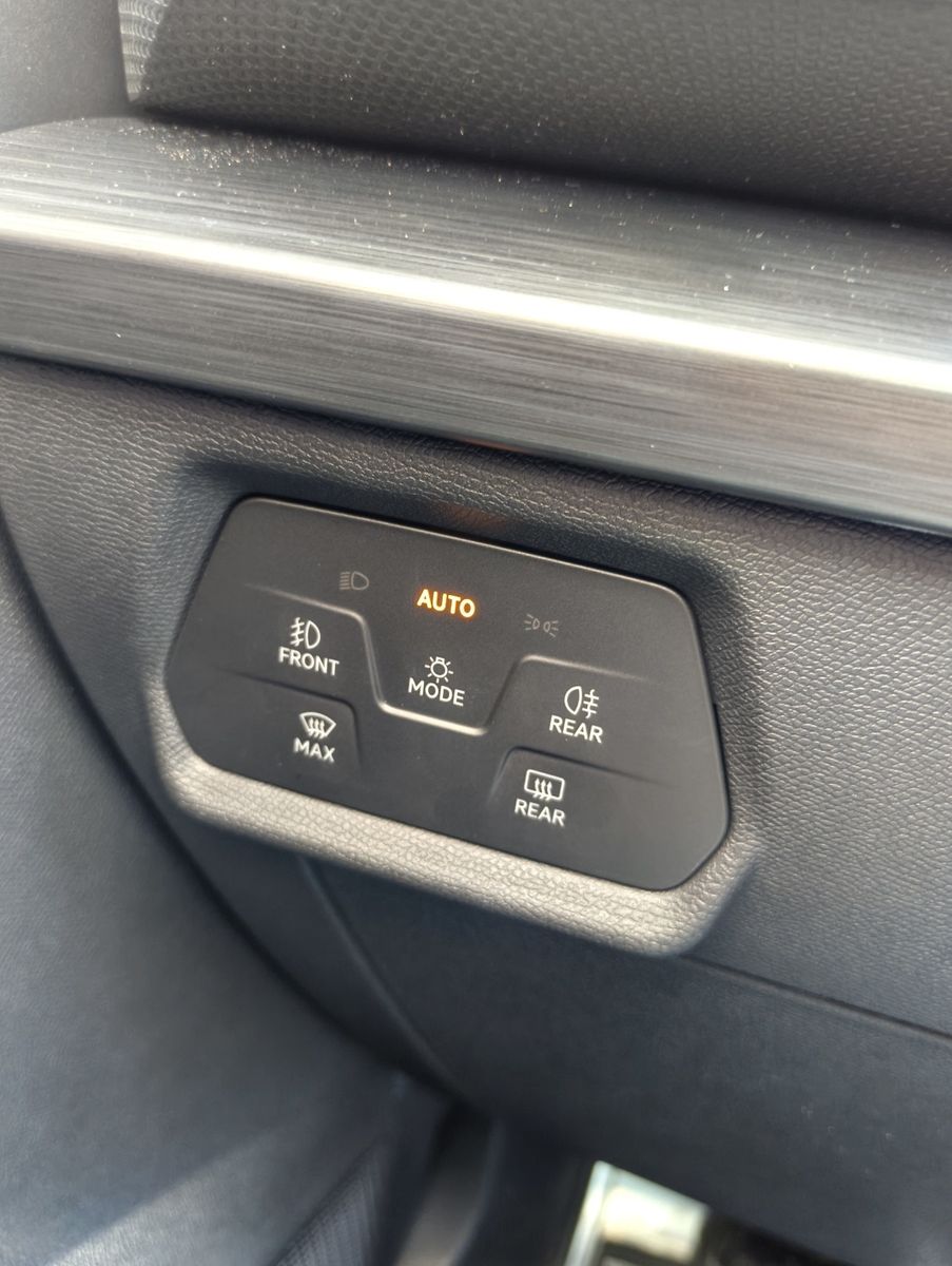Fahrzeugabbildung CUPRA Leon 2.0 TSI (245 PS) DSG + ACC + SHZ