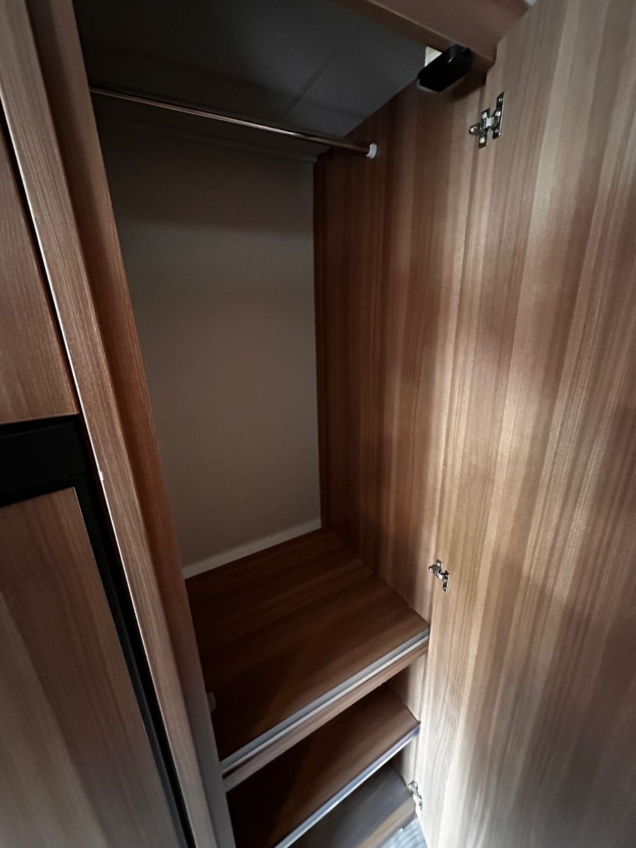 Fahrzeugabbildung Weinsberg CaraHome 700 DG 5 Sitzplätze Alkoven Familie