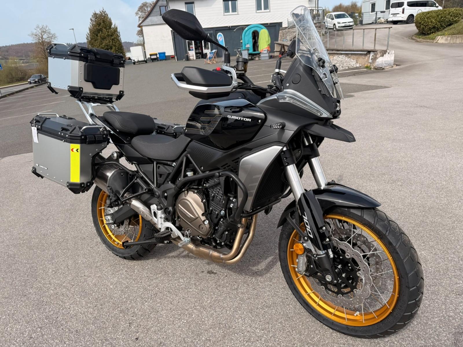 QJ Motor SRT 700 SX ABS inkl. Koffer    Jahre 3 Garantie