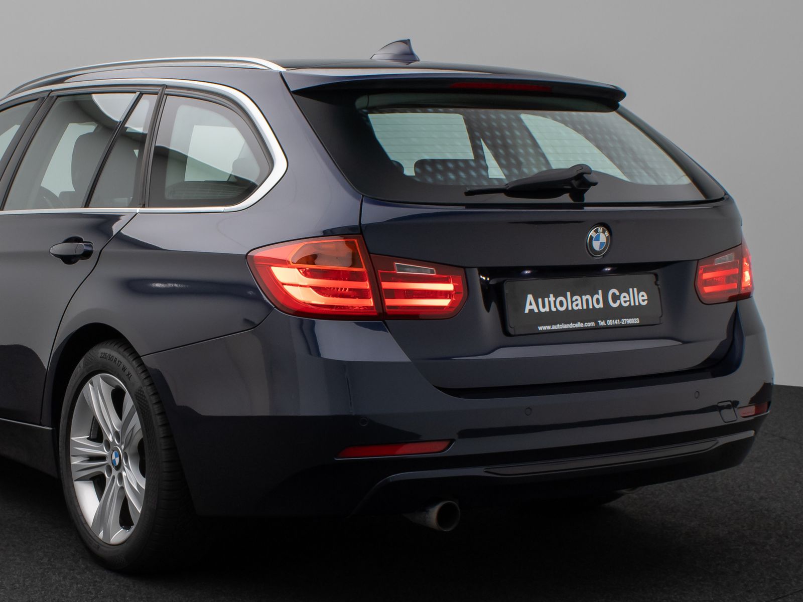 Fahrzeugabbildung BMW 320i Sport Line PDC Xenon AHK Geschwindigkeitsre