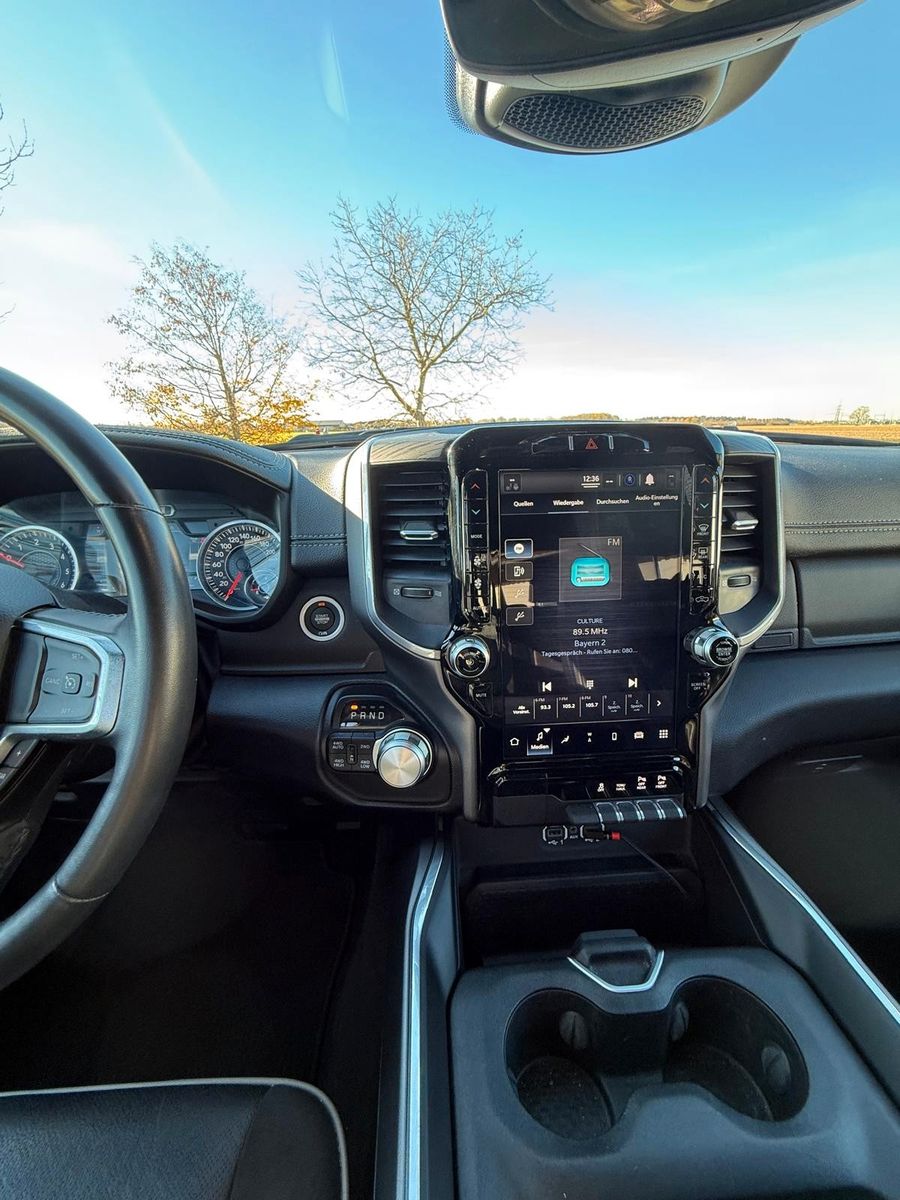 Fahrzeugabbildung Dodge RAM 1500 Laramie Sport 5.7 V8 LPG Unfallfrei