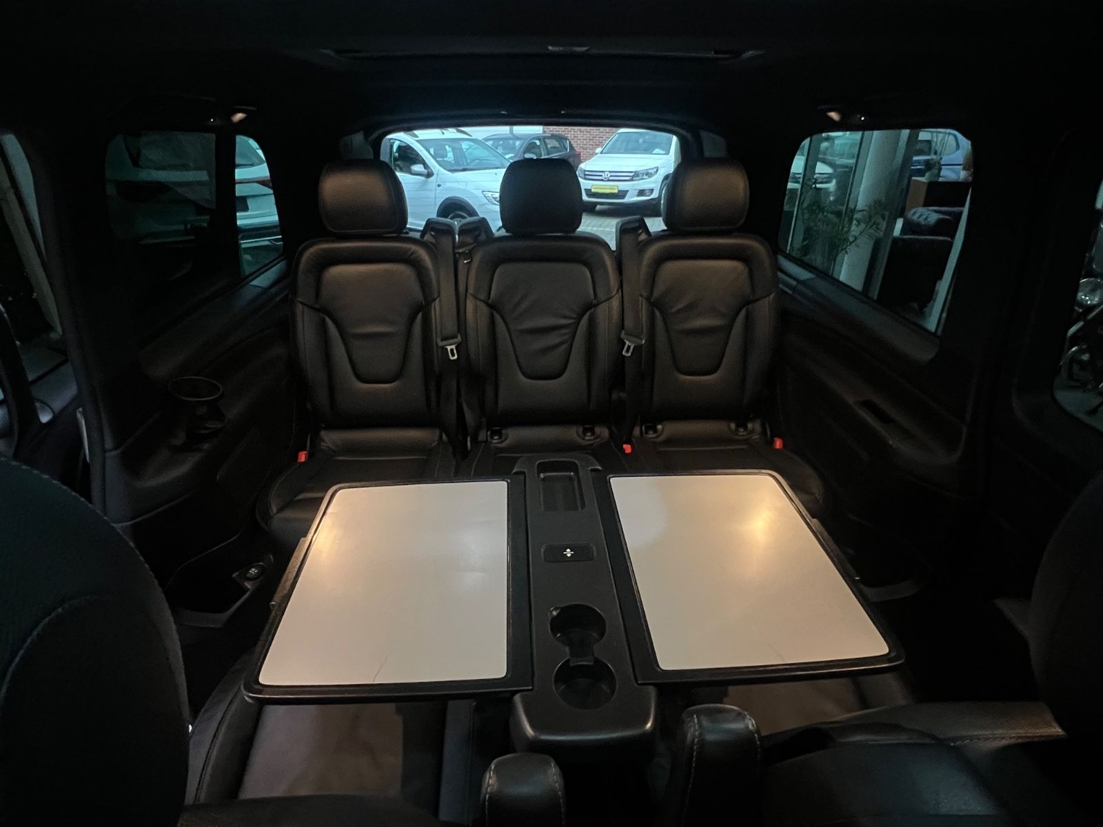 Fahrzeugabbildung Mercedes-Benz V 250 d 4MATIC lang AMG LINE *PANO*Perlmutt-Weiß