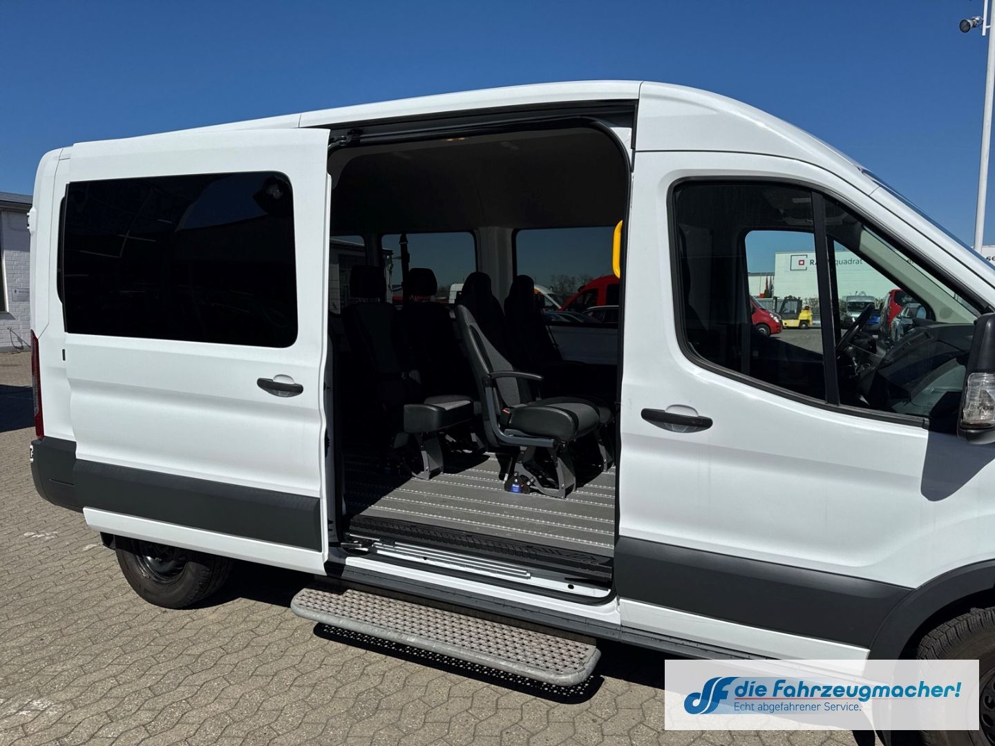 Fahrzeugabbildung Ford Transit Kombi 350 L3 Trend 2.0 TDCi 7-Sitzer KLI