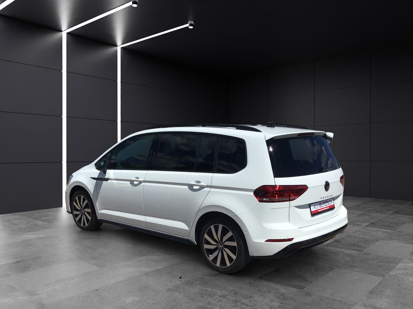 Fahrzeugabbildung Volkswagen Touran TSI R-Line Highline DSG LED ACC 18" AHK S