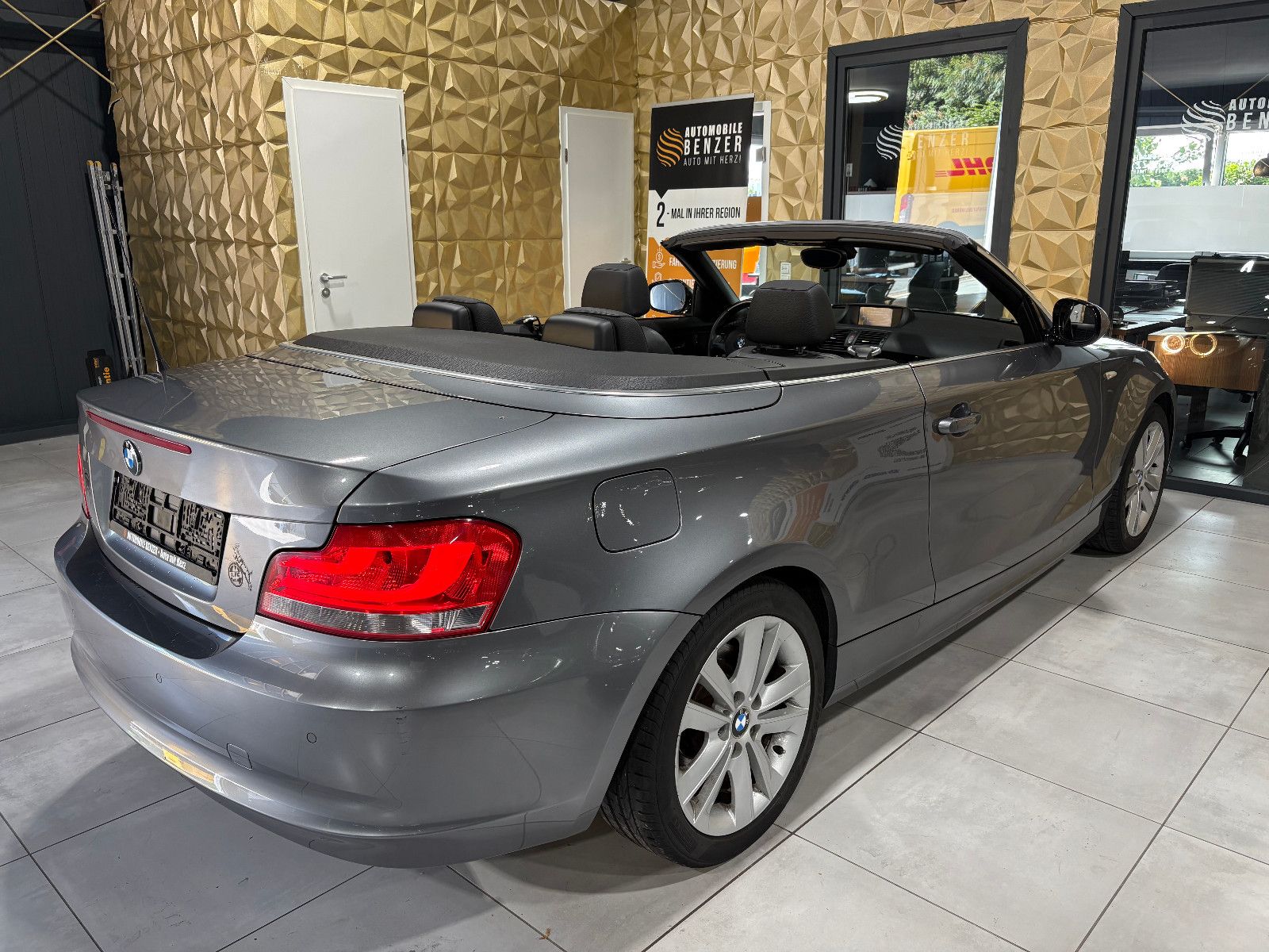 Fahrzeugabbildung BMW 118i Baureihe 1 Cabrio/NAVI/PDC/SHZ/KLIMA/8-FACH