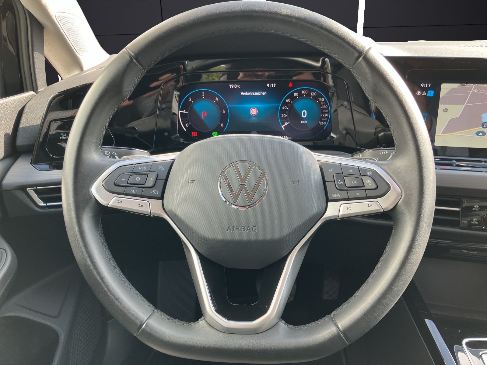 Fahrzeugabbildung Volkswagen Golf VIII Variant TDI Style DSG LEDplus Navi AID