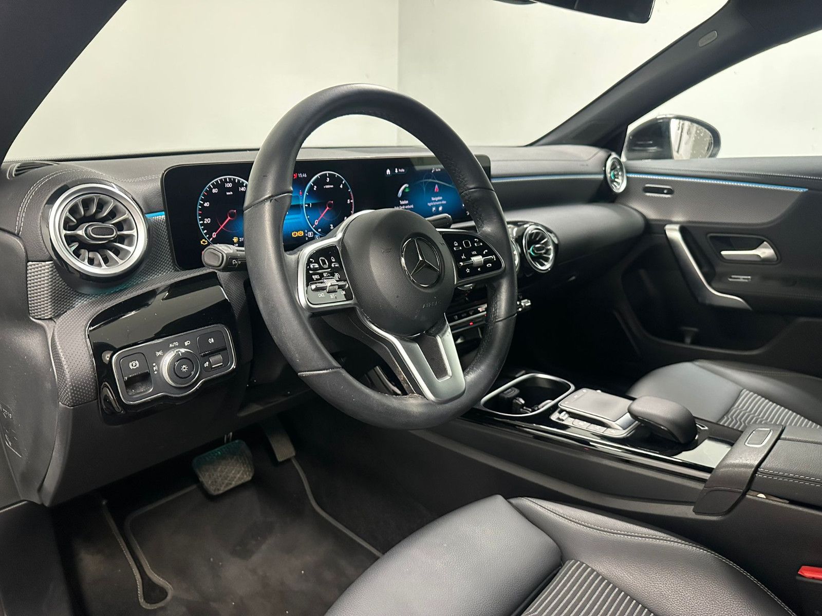 Fahrzeugabbildung Mercedes-Benz CLA 220 d DCT *Progressive*KAMERA*AMBILIGHT