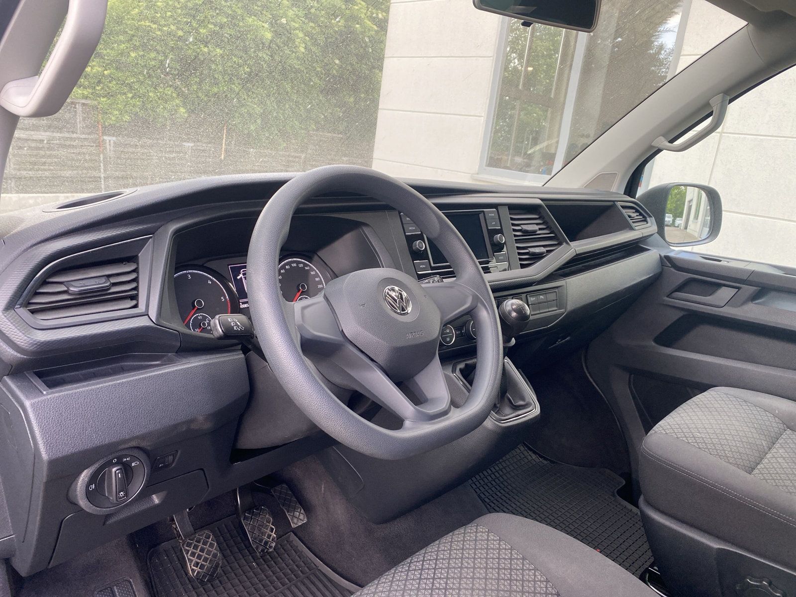 Fahrzeugabbildung Volkswagen T6 Multivan T6.1 2.0 TDI Trendline AHK