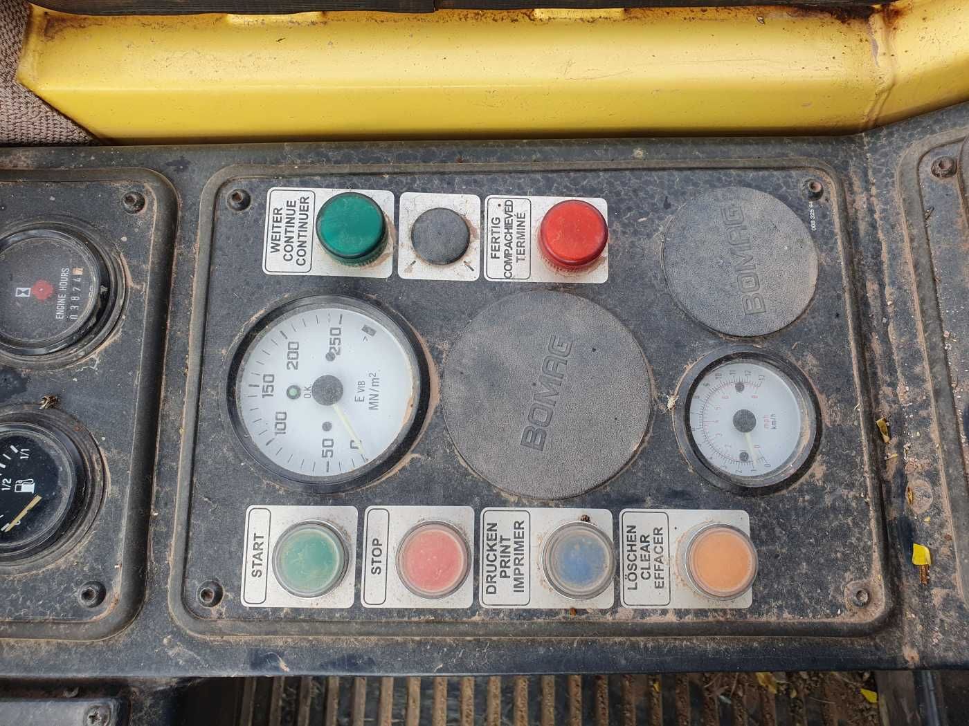 Fahrzeugabbildung BOMAG BW 225 D-3 / 2001 / nur 3.824h! / Variocontrol