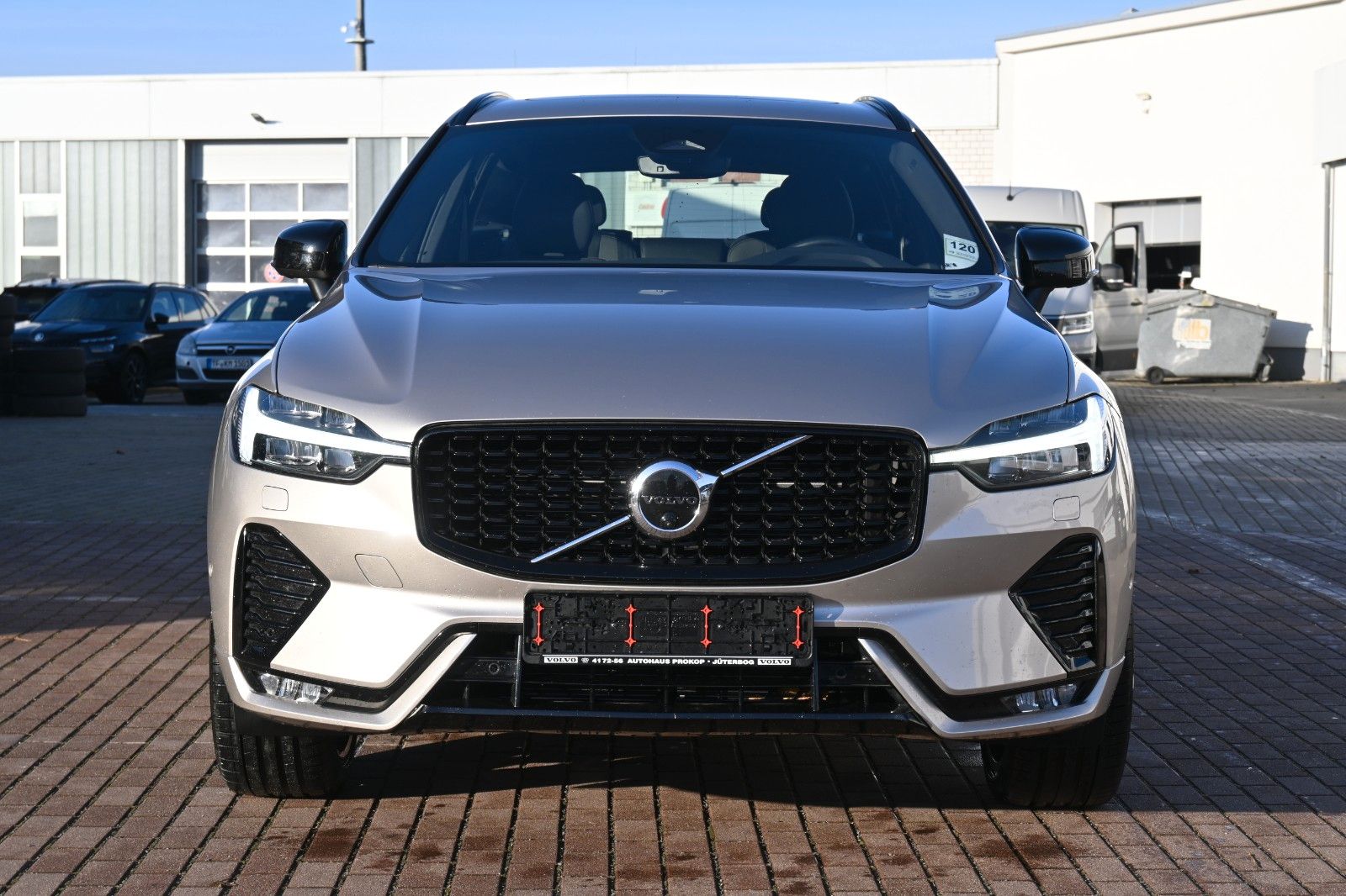 Fahrzeugabbildung Volvo XC60 B4 AWD Plus Dark*LED*PANO*STHZ*H&K*360°*AHK