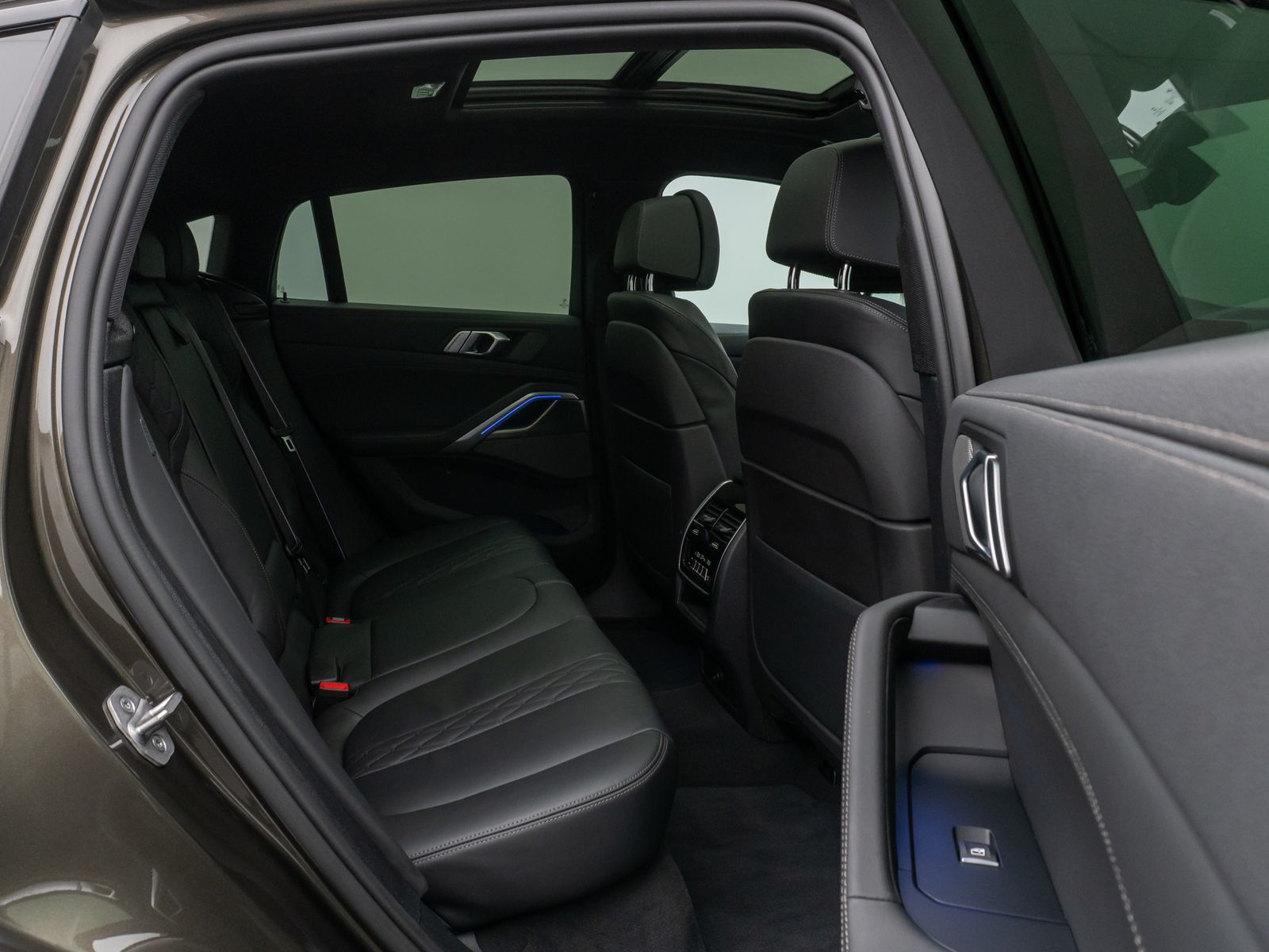 Fahrzeugabbildung BMW X6 M50i Panorama Laser 360° DAB H/K HUD 22Zoll