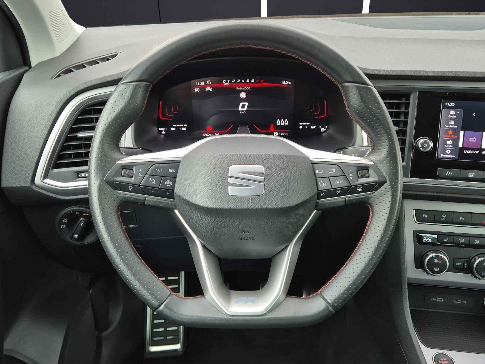 Fahrzeugabbildung SEAT Ateca TSI FR LED AHK CarPlay AID ACC RFK SHZ