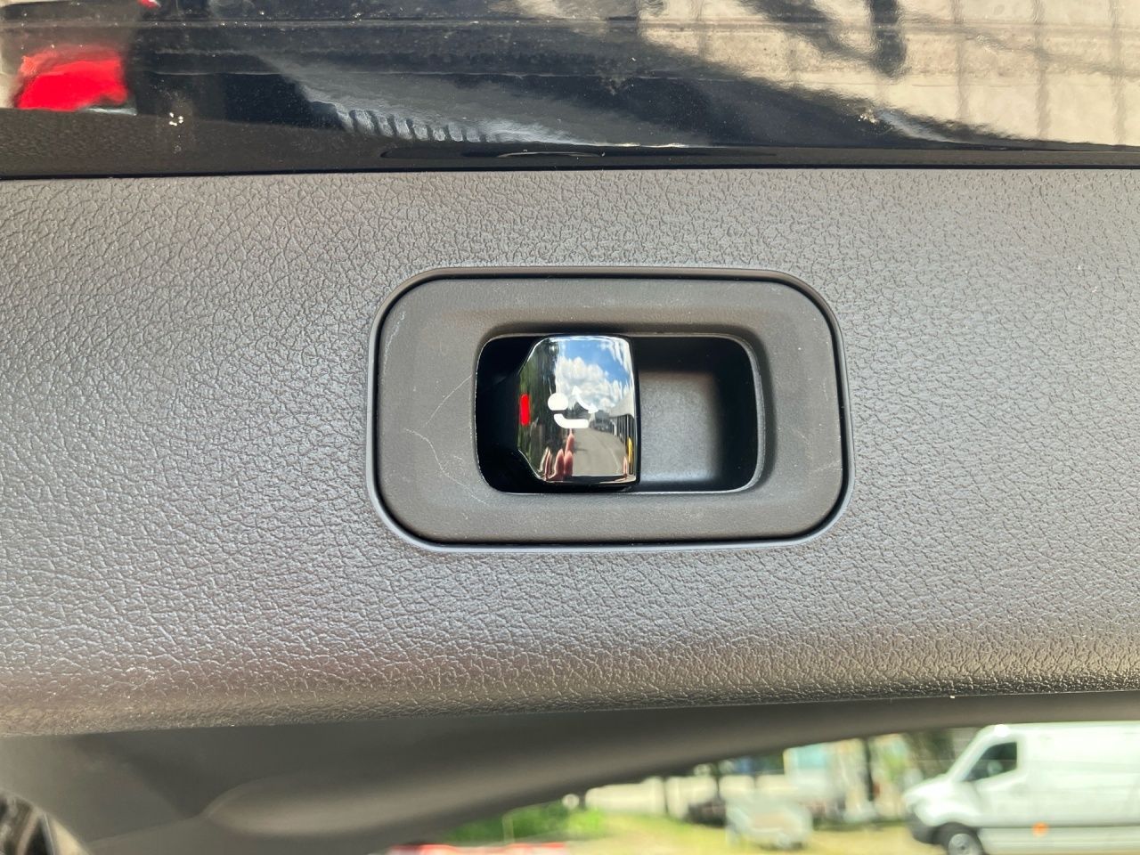 Fahrzeugabbildung Mercedes-Benz E 220 d T AMG+NIGHT+AHK+PANO+KEYLESS+