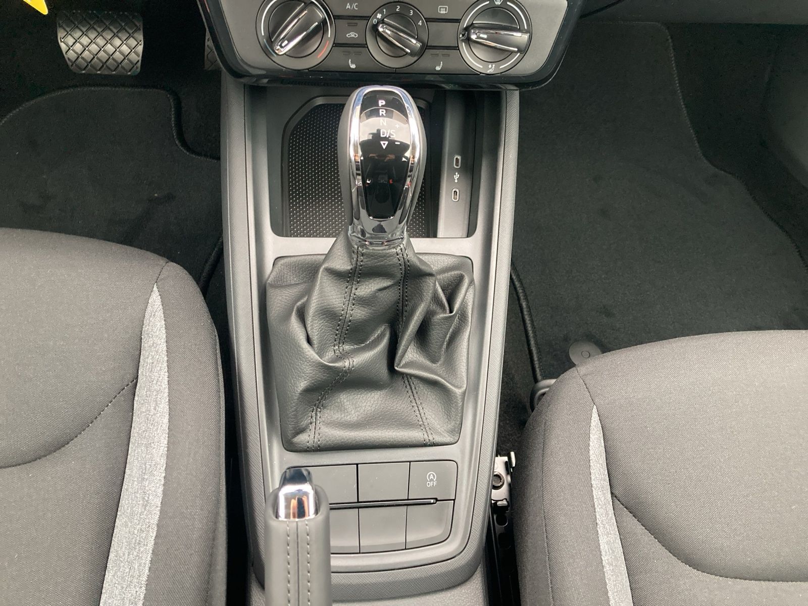 Fahrzeugabbildung SKODA Kamiq 1.0 TSI Essence DSG SHZ LED AHZV