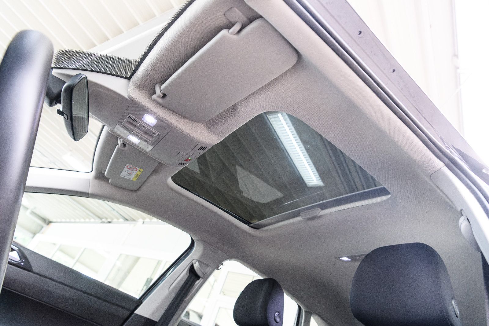 Fahrzeugabbildung Volkswagen Taigo Life+LED+SHZ+NAVI+PDC+*PANORAMA*+GJR