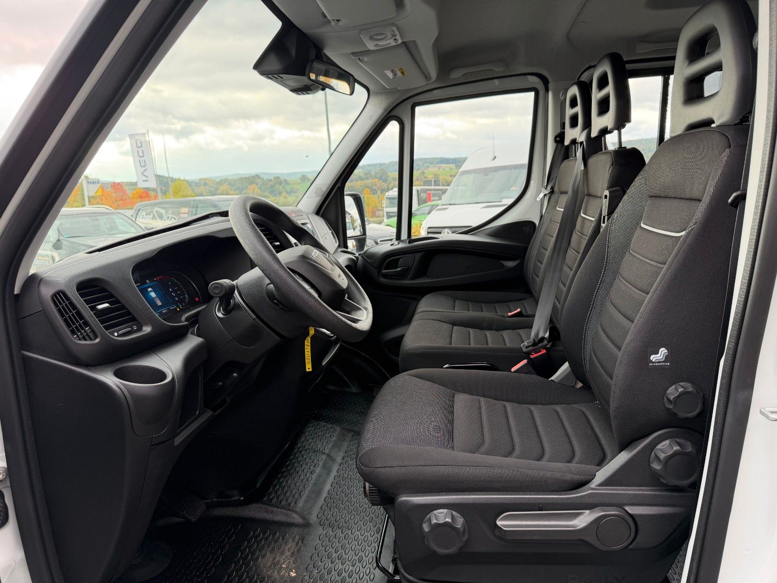 Fahrzeugabbildung Iveco Daily 35S16 A8 *R.3450mm*Automatik*AHK*7-Sitze*