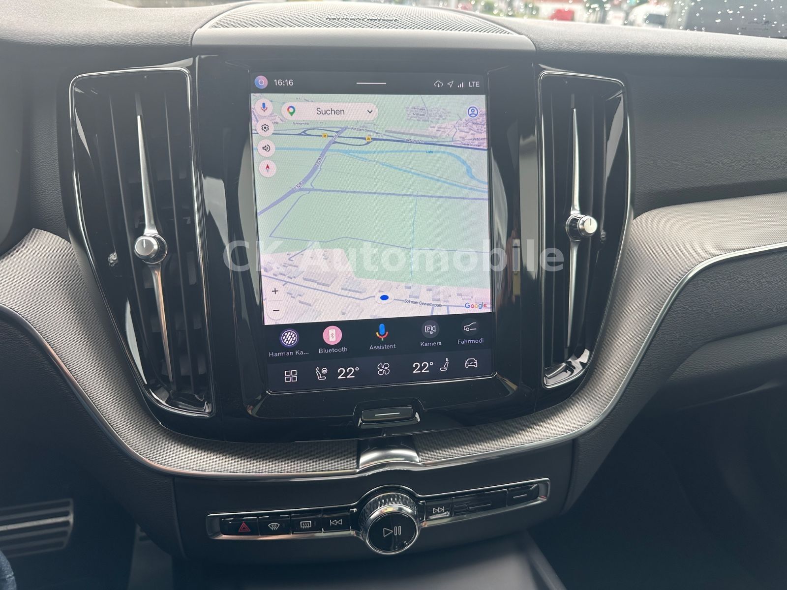 Fahrzeugabbildung Volvo XC60 R Design 2WD/Navi/Pano/Kamera/LED