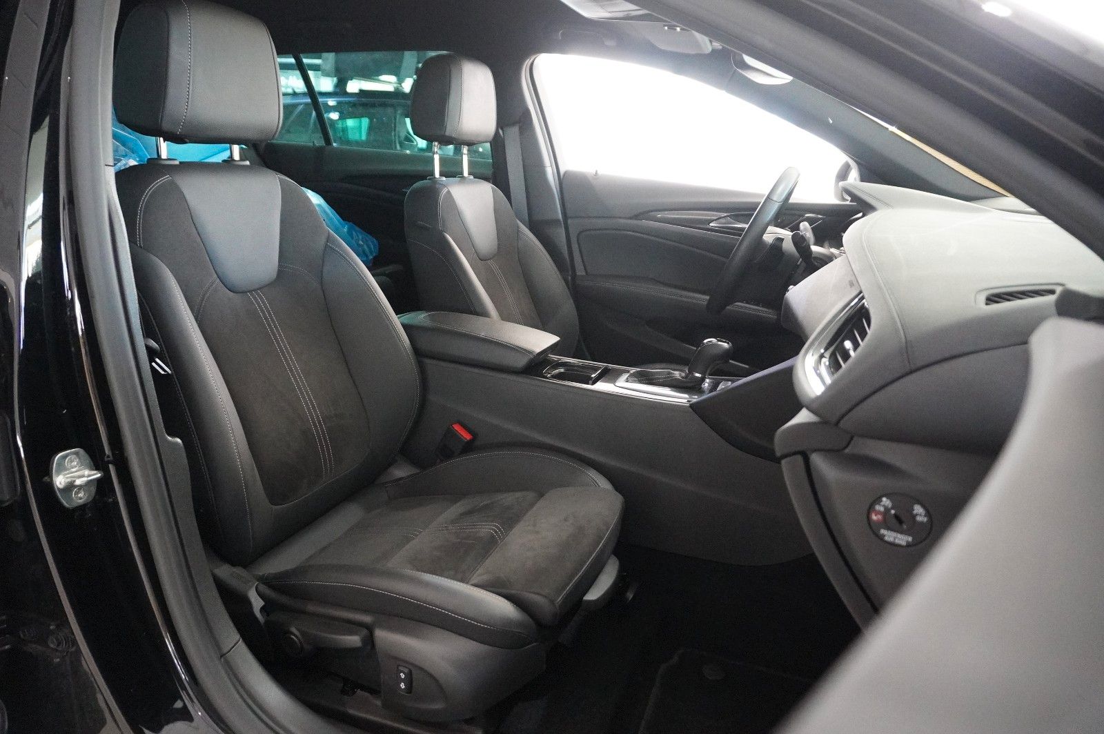 Fahrzeugabbildung Opel Insignia B ST 2.0D ULTIMATE NAVI/OPC/VIRT/SH/AHK
