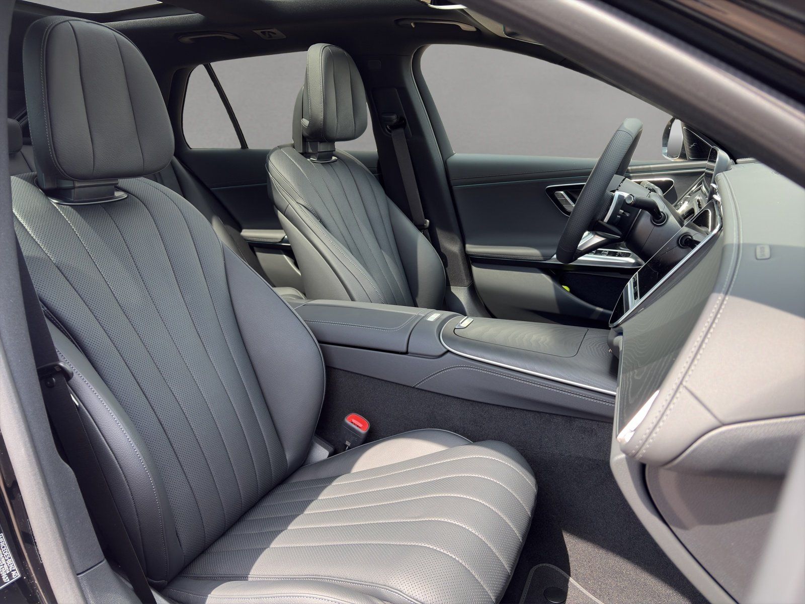 Fahrzeugabbildung Mercedes-Benz E 450 d 4M AMG Head Up Airm Distr Digi Burm AHK