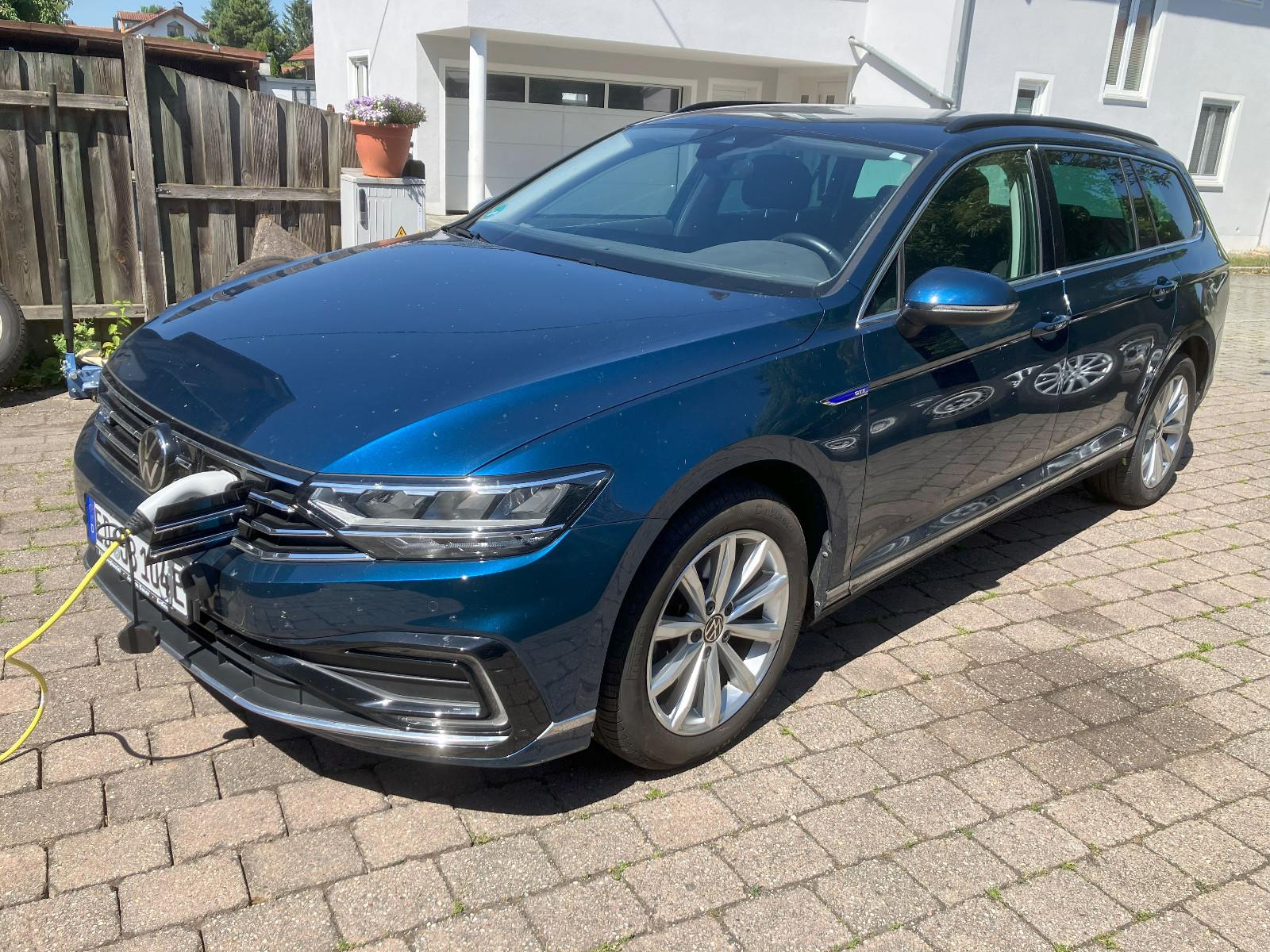 Volkswagen Passat Variant GTE PLUGIN NAVI LED AHK SHZG ACC