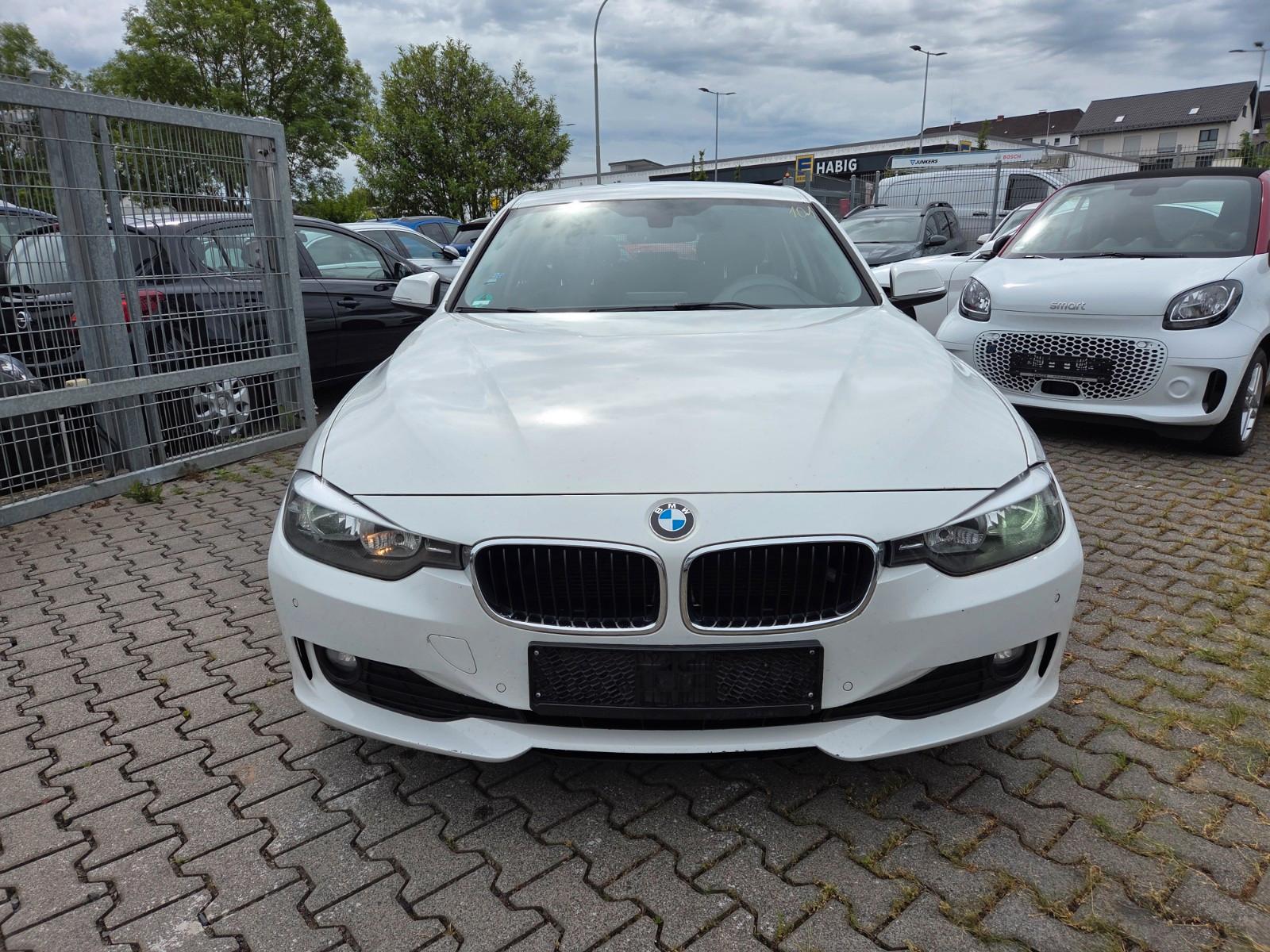 BMW 318 2014 — rear view