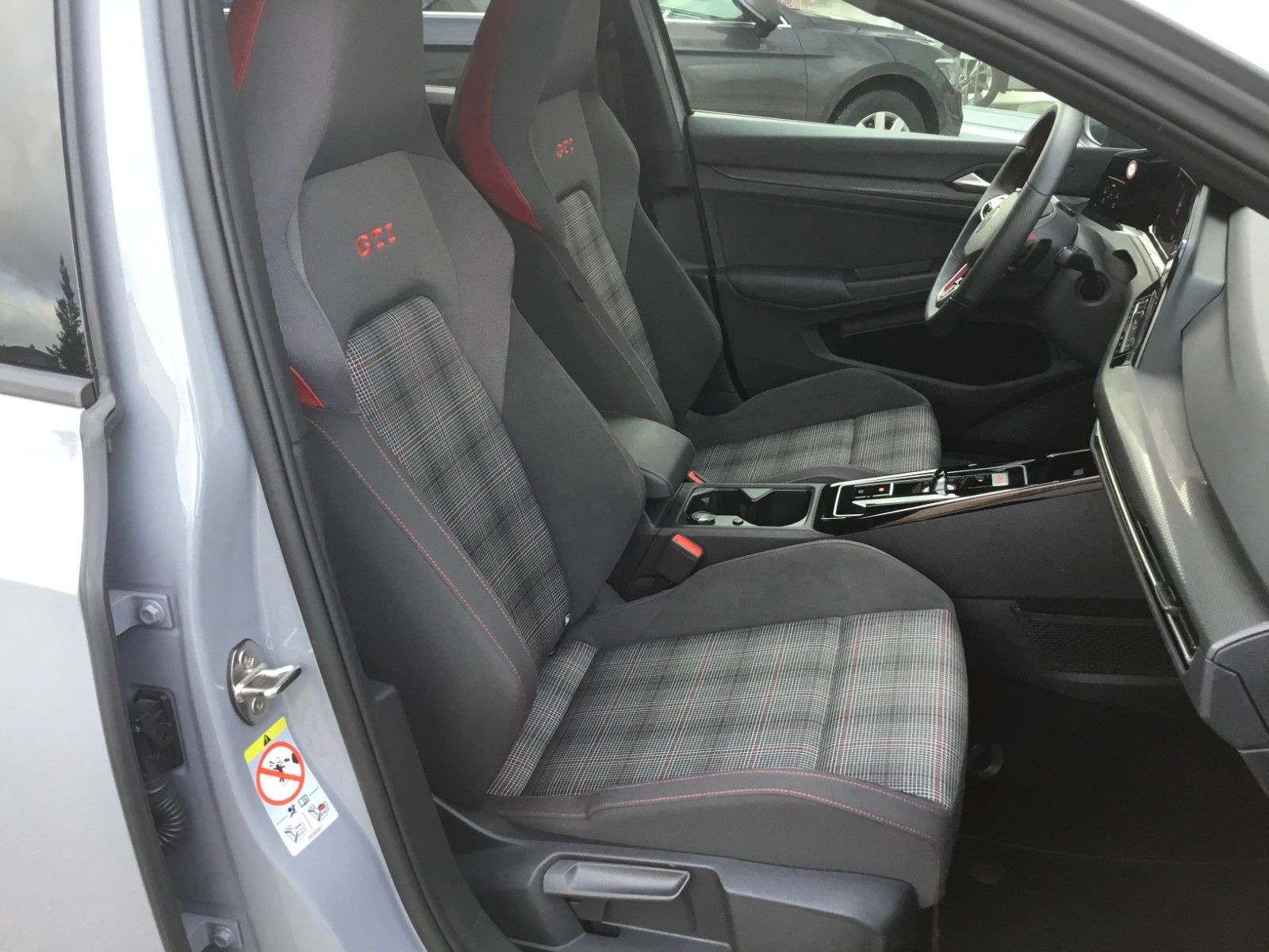 Fahrzeugabbildung Volkswagen Golf 2.0 TSI DSG GTI+Pano+18"+IQ Light