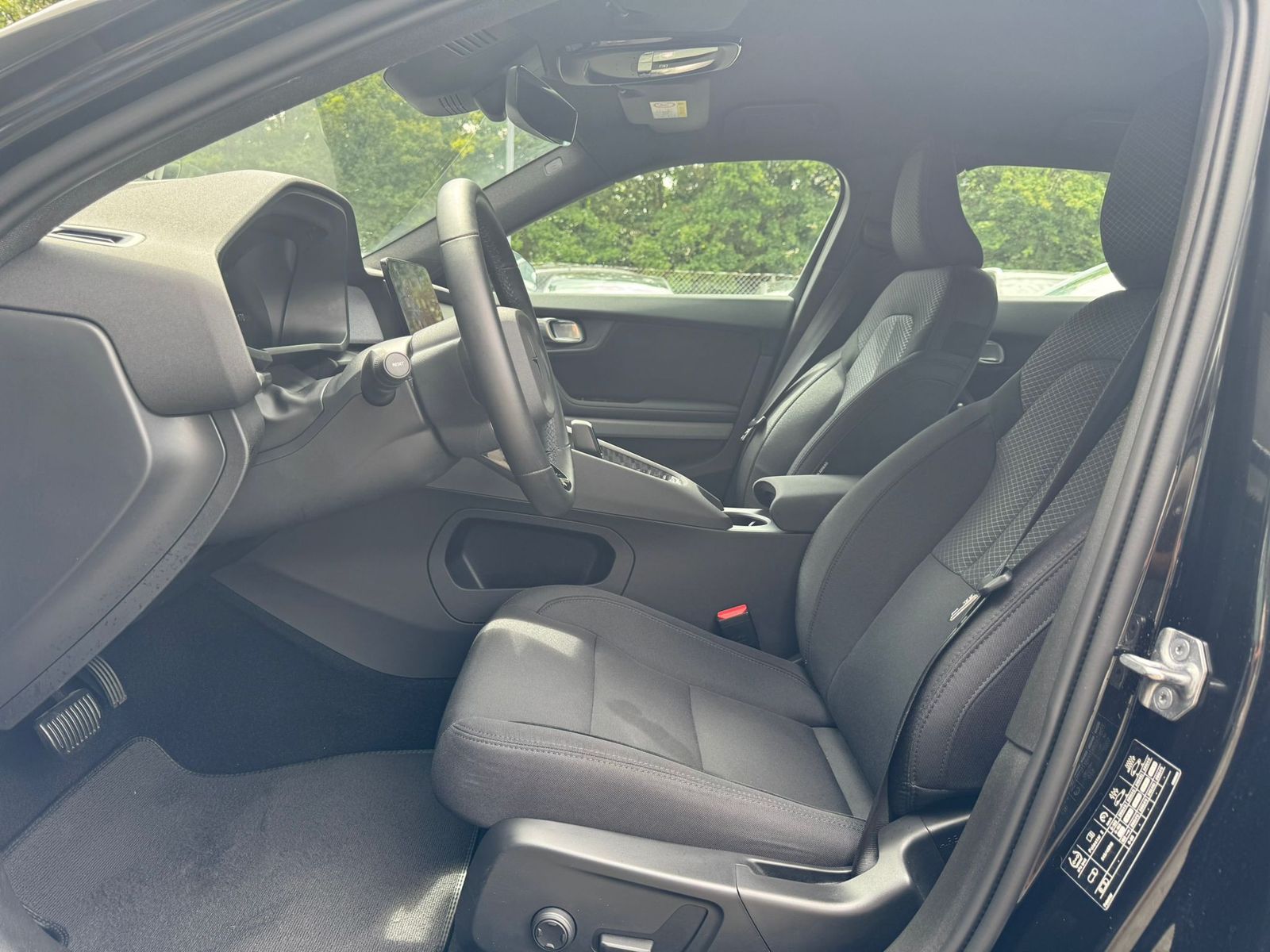 Fahrzeugabbildung Polestar 2 Standard Range SMNAVI+MEMO+SHZ+DAB+360°+19"