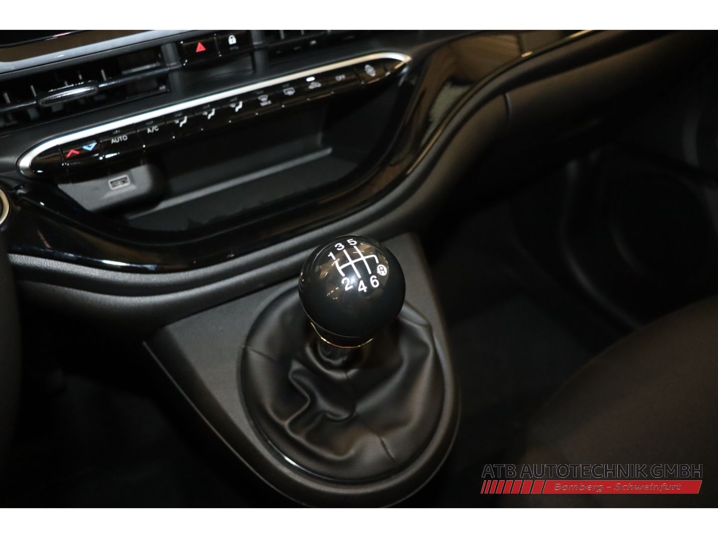 Fahrzeugabbildung Fiat 500C ICON + Komfortpaket Hybrid 1.0l PDC Rückfah