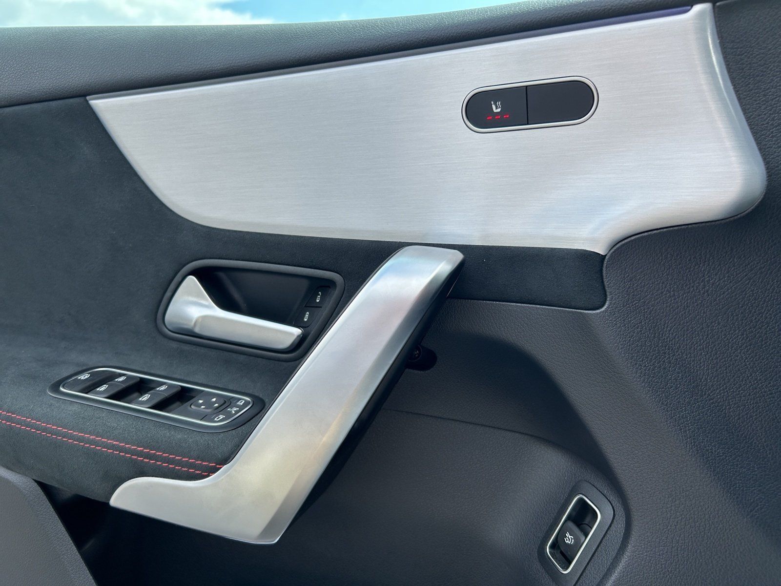 Fahrzeugabbildung Mercedes-Benz A 220 d Lim+AMG-Line+Burmester+PSD+DISTRONIC+19"