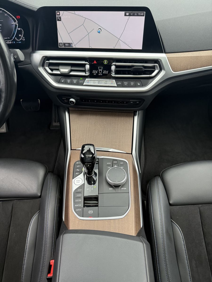 Fahrzeugabbildung BMW 330e Touring M-Sport NAV+LASER+PANO+H&K+360°+ACC