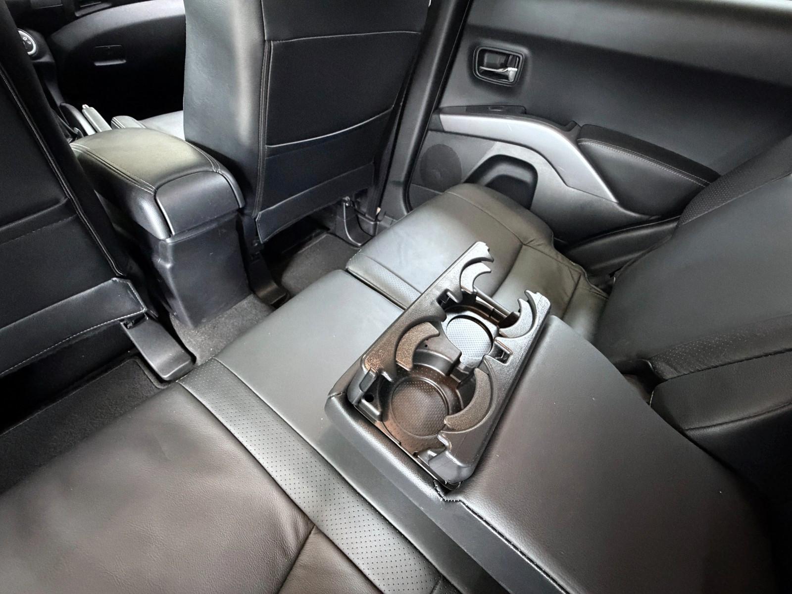 Mitsubishi Outlander 2.2 DI-D 156 ch • 4WD • 7 places • Cuir • Toit ouvrant • Caméra