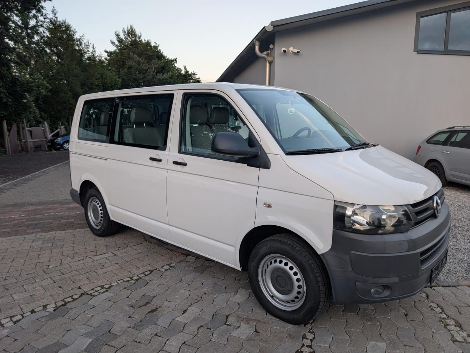 Volkswagen T5 AHK Klima 9Si. Kamera Service Neu TÜV 06.28