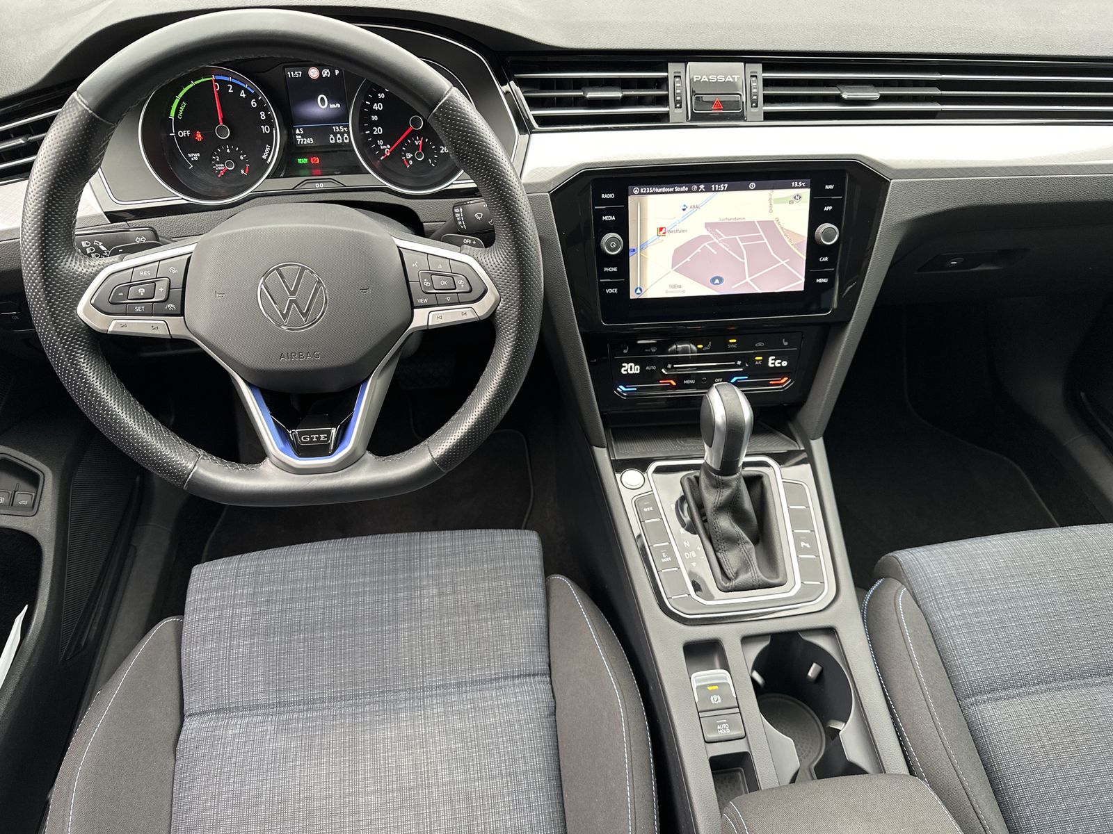 Fahrzeugabbildung Volkswagen Passat Variant 1.4 TSI DSG GTE NAV+LED+PANO+ACC