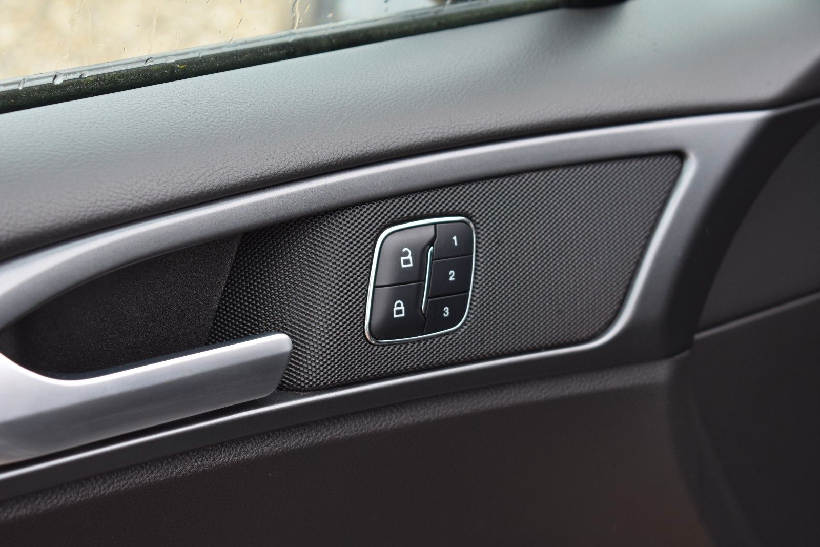 Fahrzeugabbildung Ford Mondeo Turnier ST-Line Automatik Kamera Navi