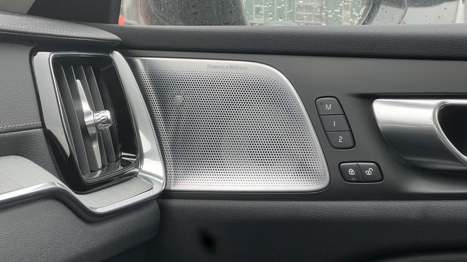 Fahrzeugabbildung Volvo V60 B4 CC Ultimate AWD*B&W*360°*SH*Massage*