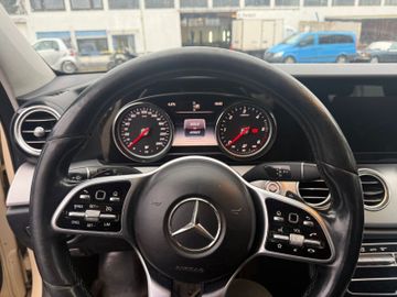 Mercedes E 200 - 7