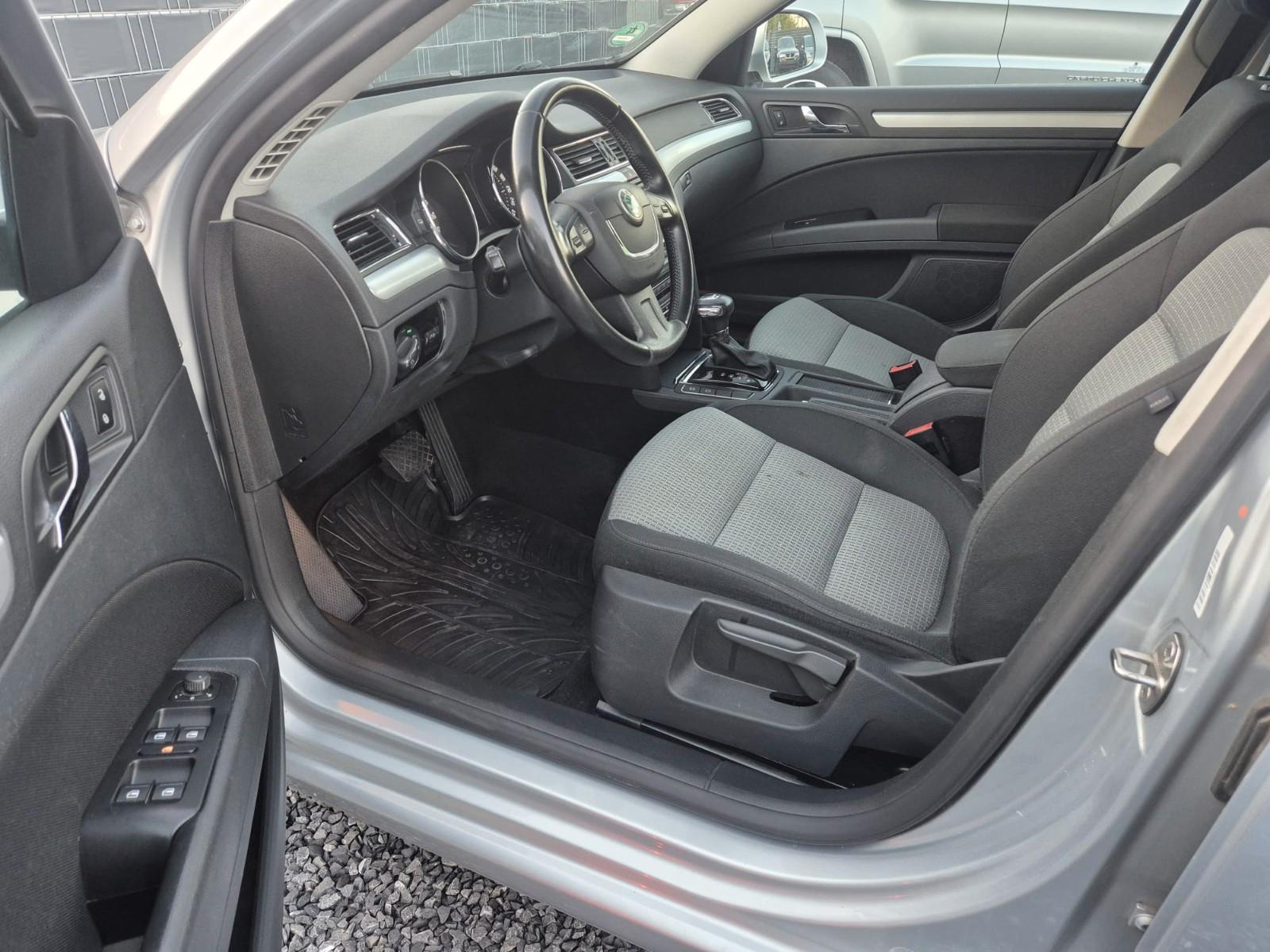 Skoda Superb 2012 — photo 10