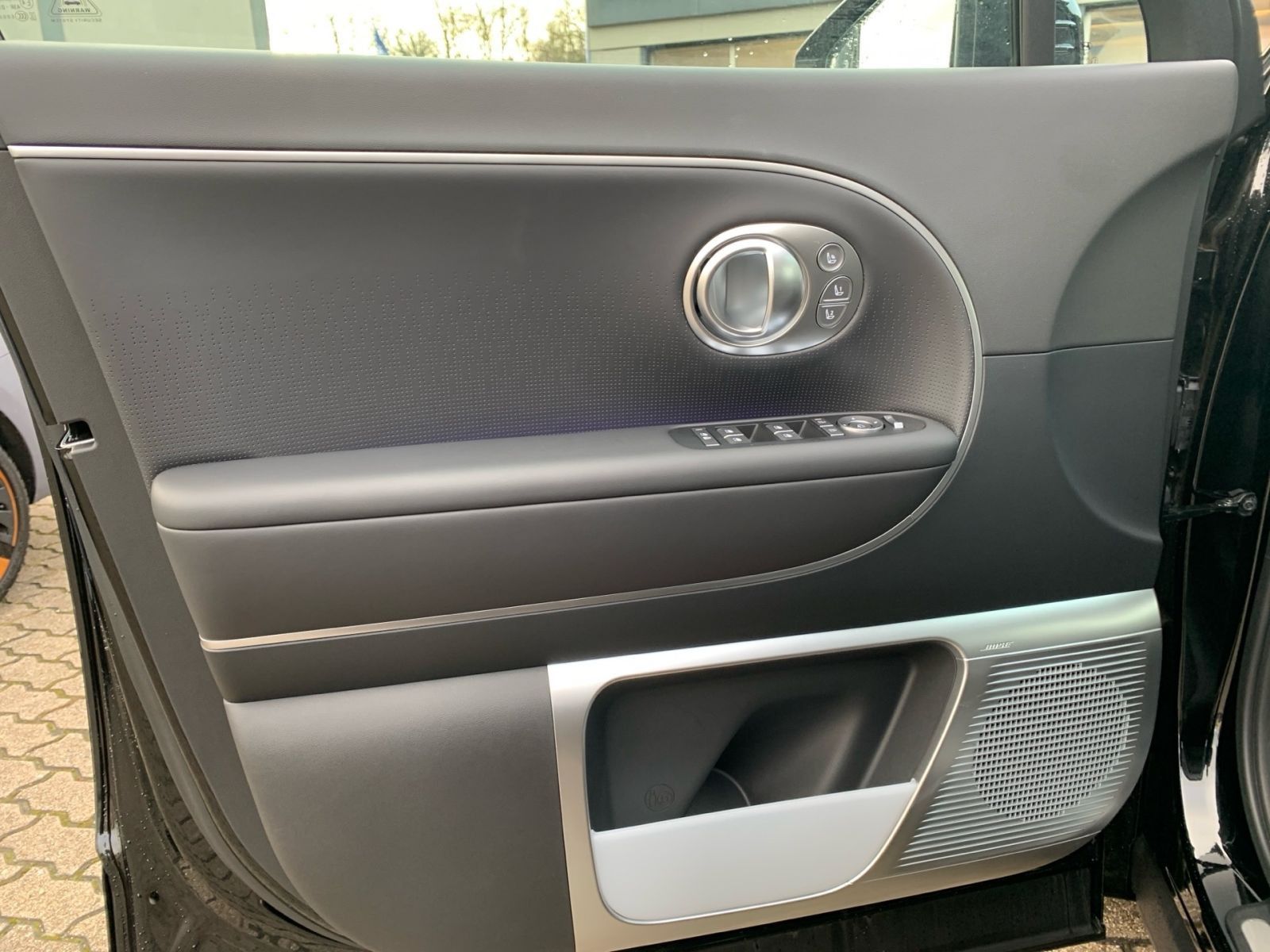 Fahrzeugabbildung Hyundai IONIQ 9 Uniq Elektro 110 kWh 4WD 7-Sitzer