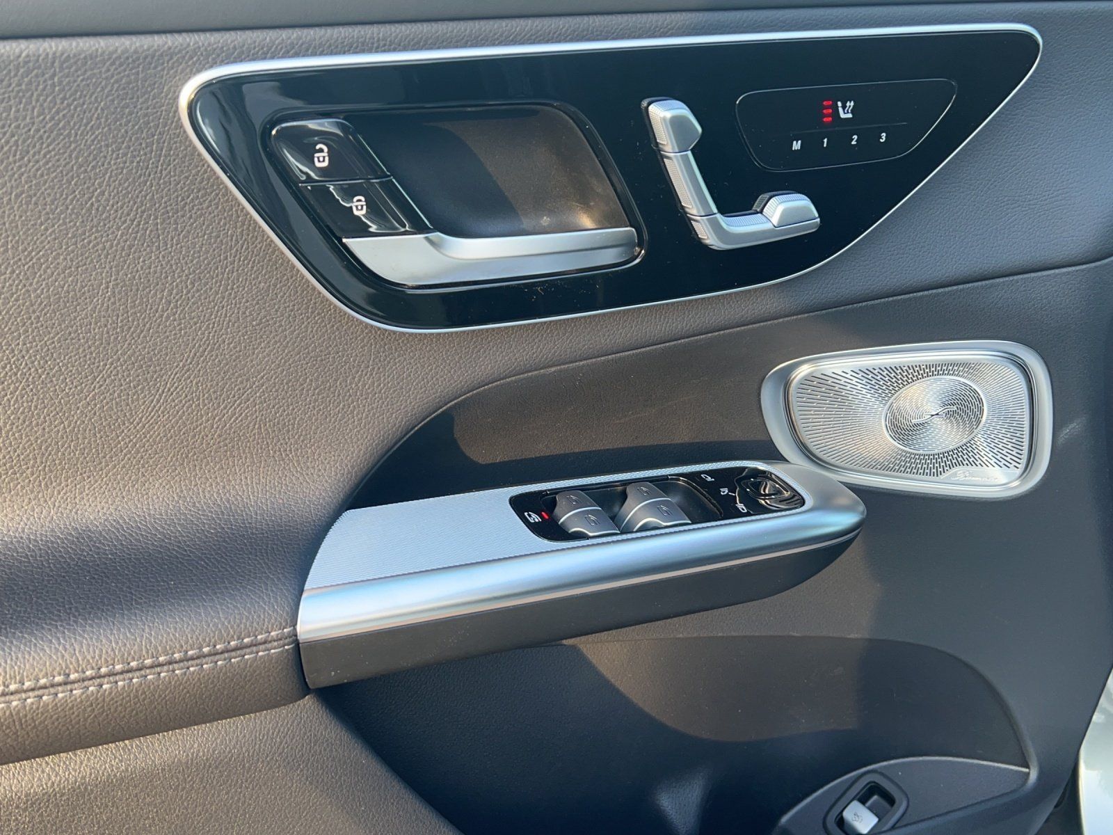 Fahrzeugabbildung Mercedes-Benz GLC 300 de 4M+AMG-Line+PSD+AHK+Memory+DISTRONIC