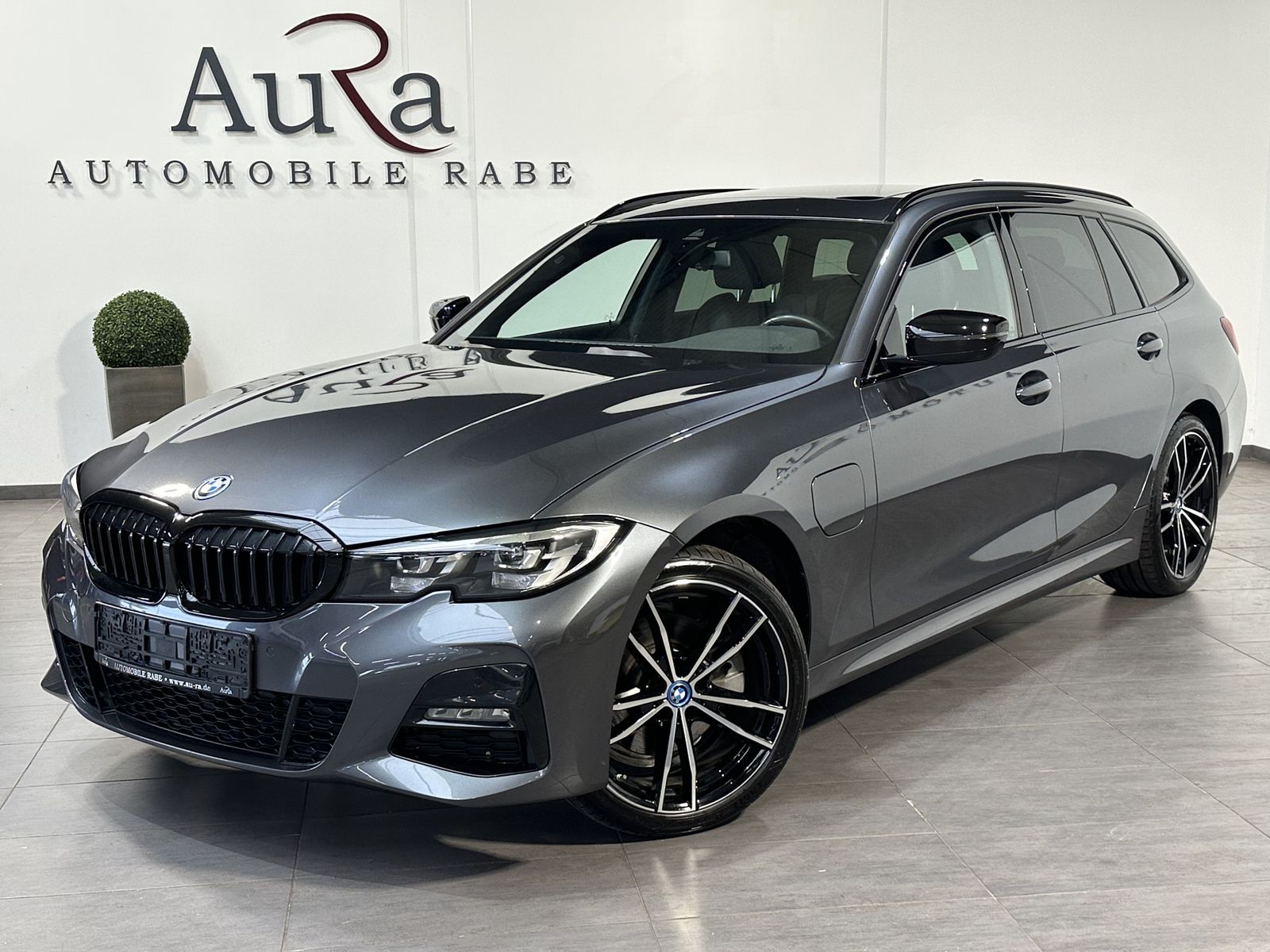 Fahrzeugabbildung BMW 320e Touring xDrive M-Sport NAV+LED+PANO+MEMORY