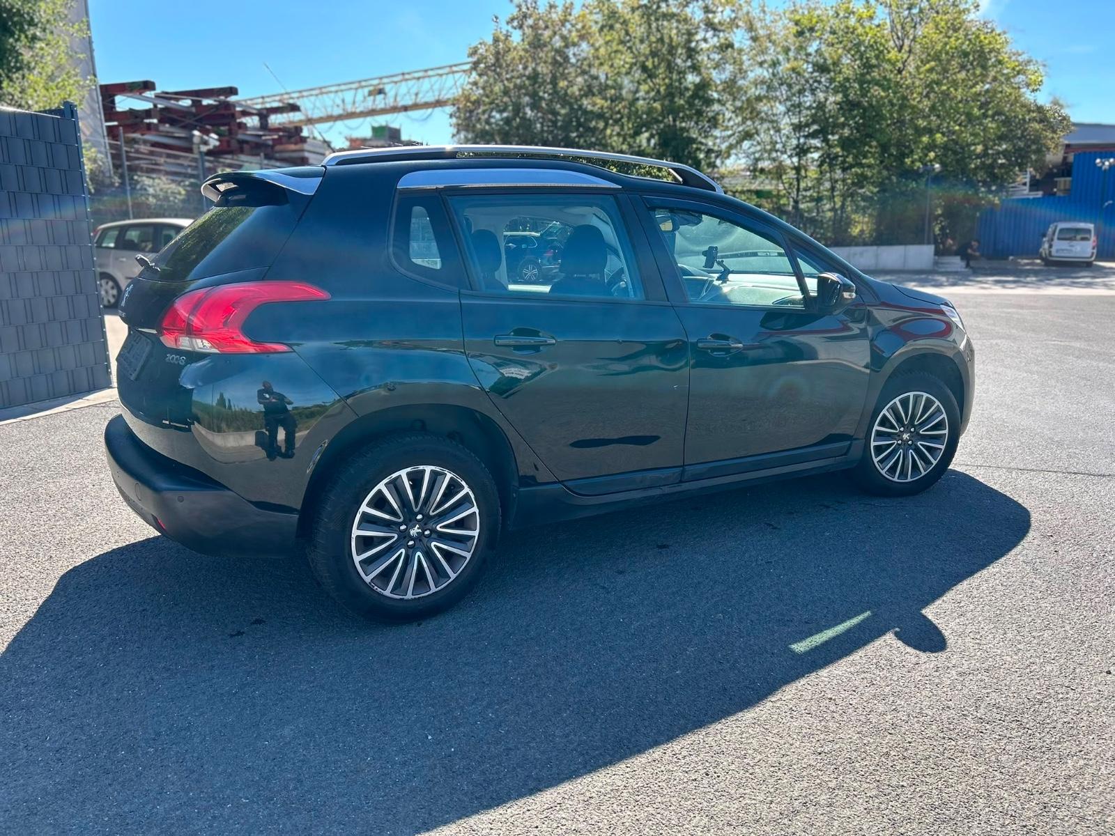 Peugeot 2008 Benziner TÜV // Au 2028***
