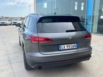 Volkswagen Touareg - 4