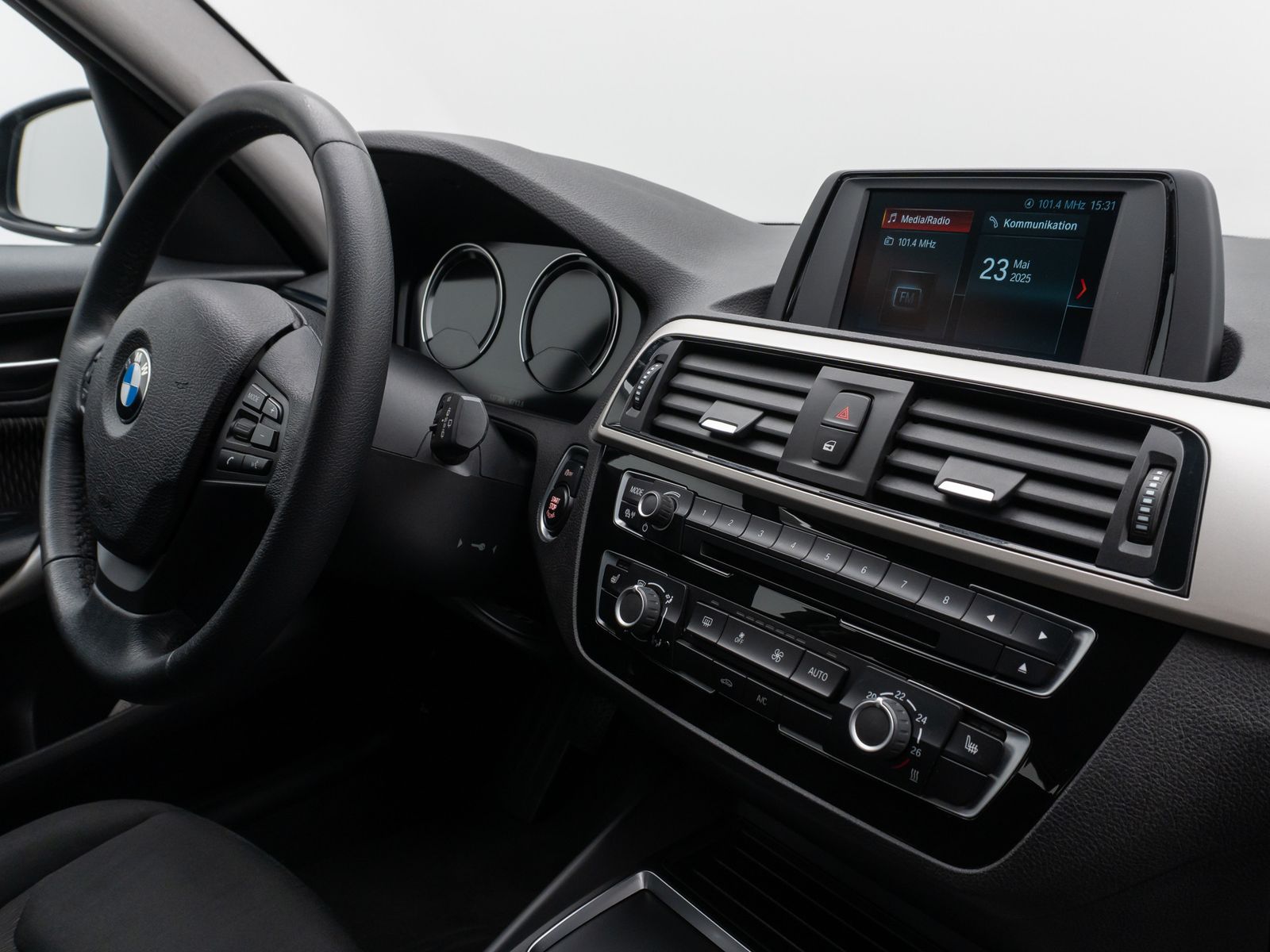 Fahrzeugabbildung BMW 118i PDChinten Sitzheizung Geschwindigkeitsreg.
