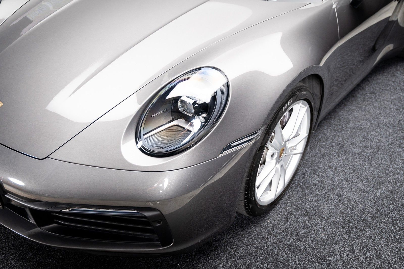 Fahrzeugabbildung Porsche 992 + 1. Hand + 16.050 km + Schiebedach + PDK