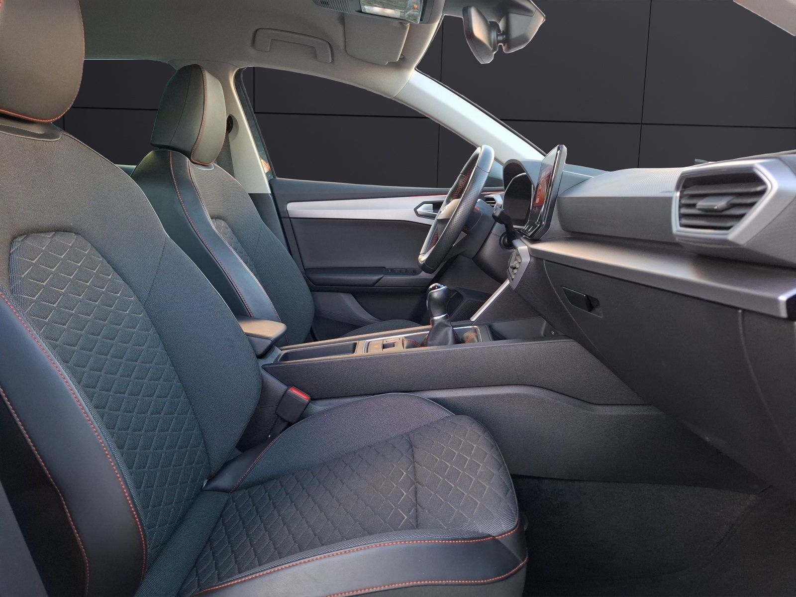 Fahrzeugabbildung SEAT Leon TSI FR LED Navi ACC Park-Assist SH