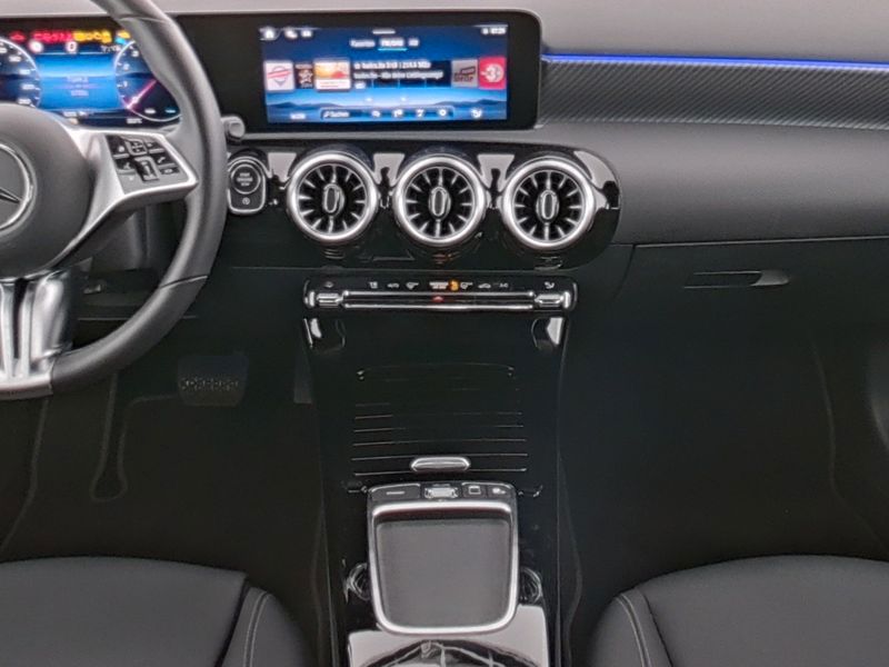 Fahrzeugabbildung Mercedes-Benz A 200 PROGRESSIVE+PANORAMA+LHZ+LED+KEYL+AMBIENTE