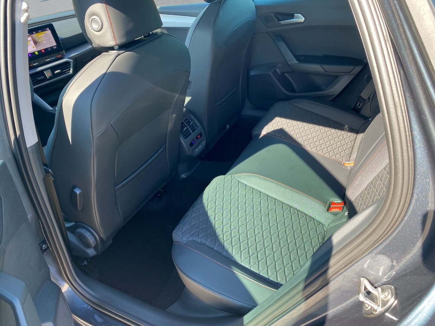 Fahrzeugabbildung SEAT Leon Sportstourer FR 2.0 TDI EU6d Navi Digitales
