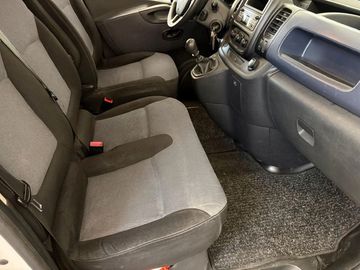 Opel Vivaro - 11