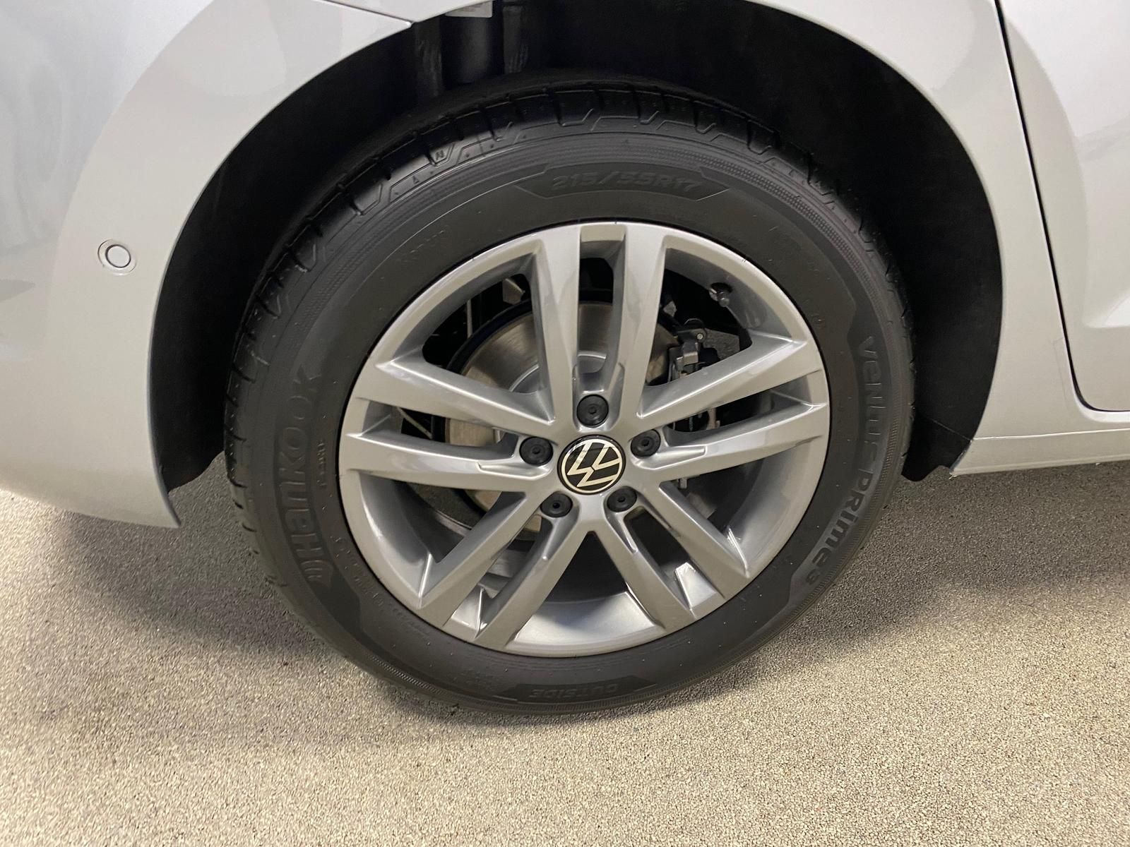 Fahrzeugabbildung Volkswagen Touran 1.5 TSI Comfortline+IQLIGHT+ACC+AHK+TOTWI